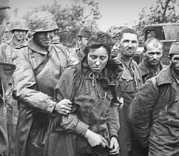 Русская девушка в плену