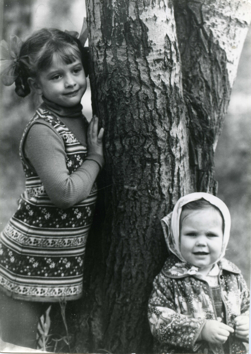 "Внучки в парке" 1983 год. Фото: В.Скворцов.