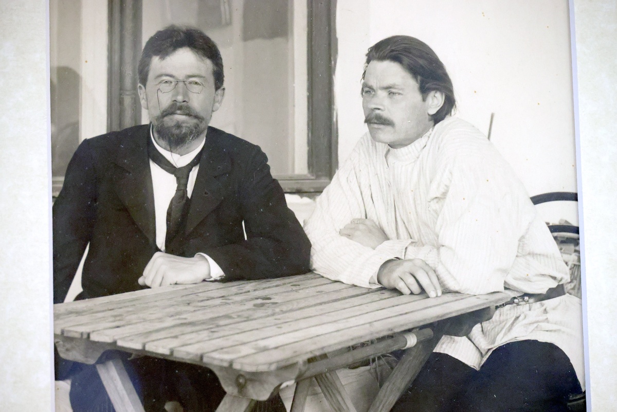    Посетители выставки узнают много важного о дружбе писателей Чехова и Горького и их участии в творчестве друг друга. / Аркадий Колыбалов/ РГ