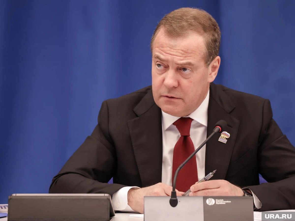     Медведев дополнил свое сообщение картинкой из «Игры престолов»