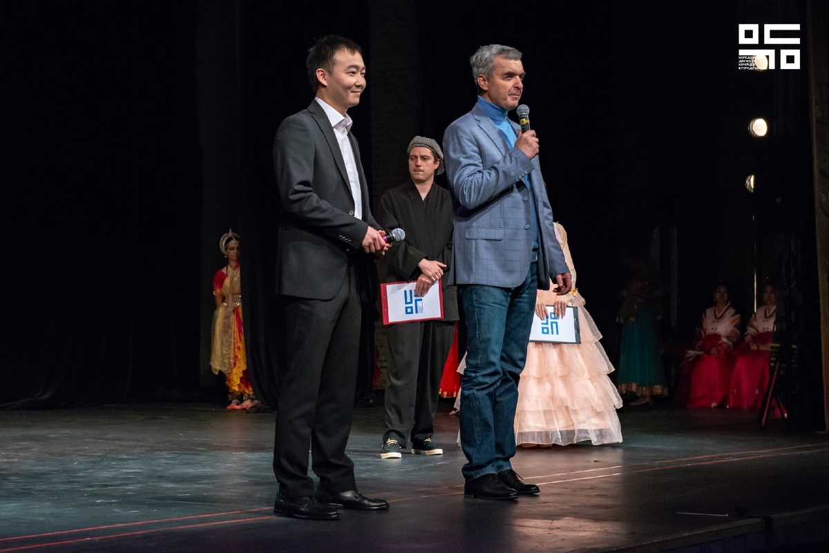 Фестиваль «Окно в Азию» 2025. Павел Пай и Сергей Сергеевич Ануфриенко, Директор Московского дома национальностей.