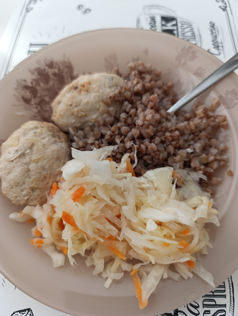 Фото автора. Тарелка с обедом