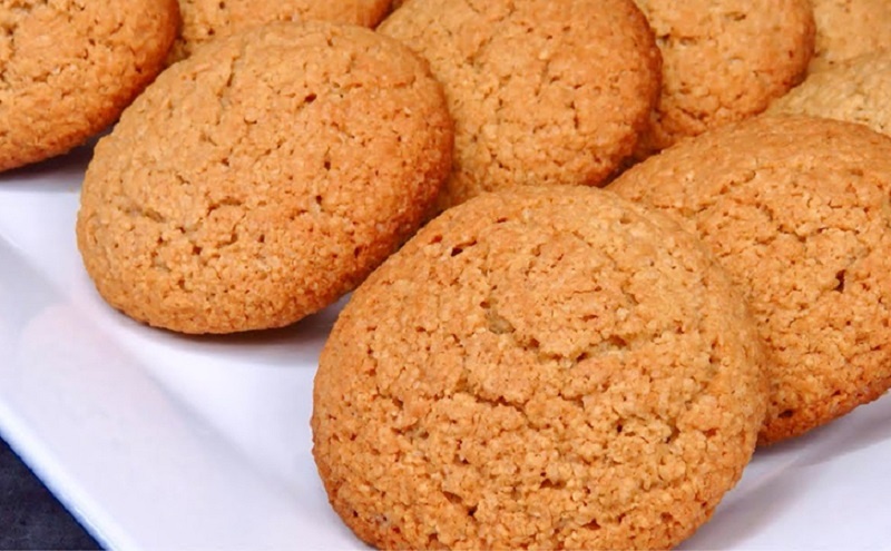 Хрустящее овсяное печенье без муки: быстро, ароматно и с трещинками