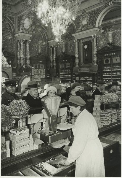 
Гастроном № 1 «Елисеевский». Эммануил Евзерихин, 1950-е, г. Москва, МАММ/МДФ.
