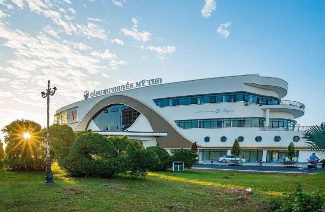 Чем-то напоминает колёсный пароход.