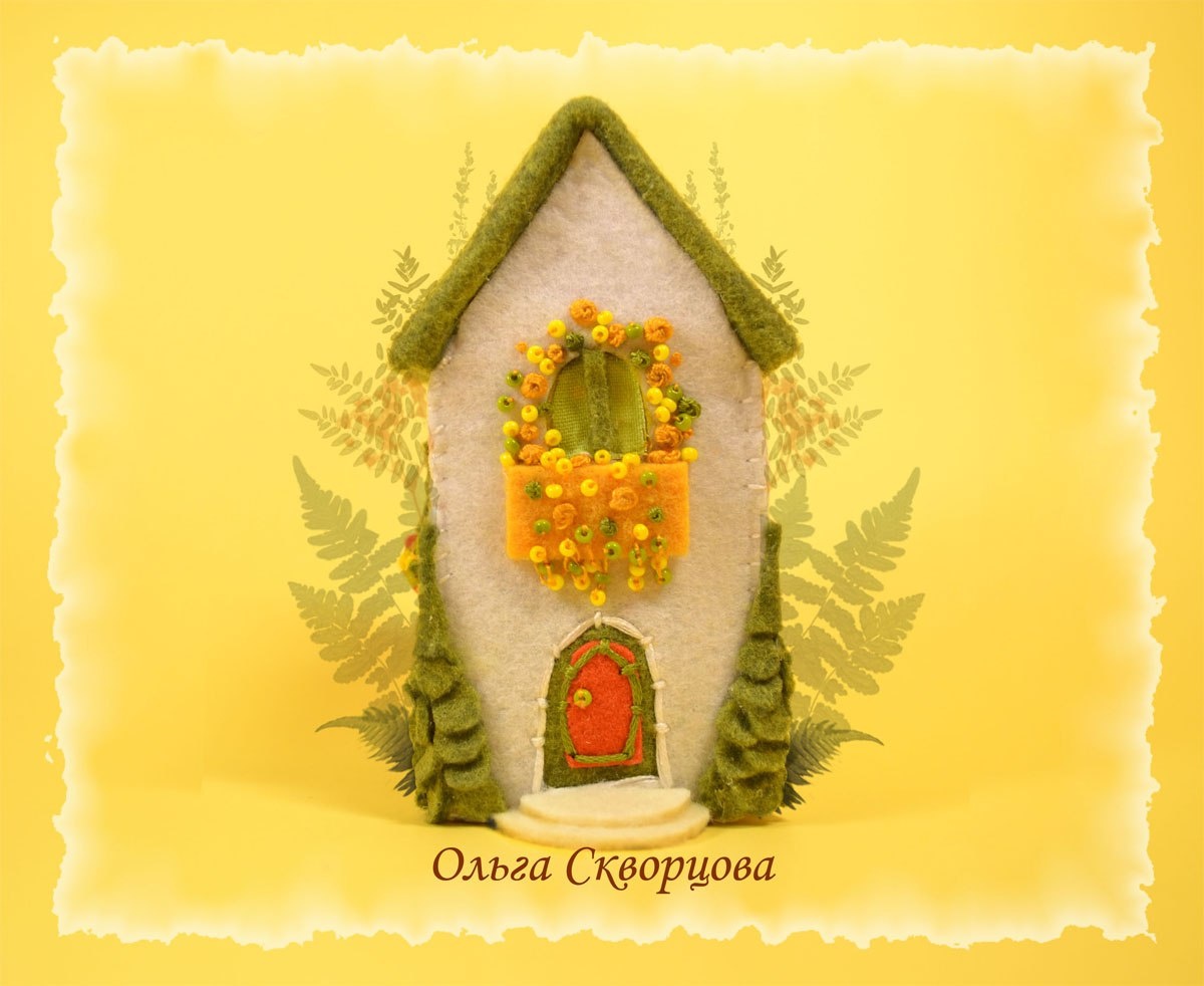 Домик с туями