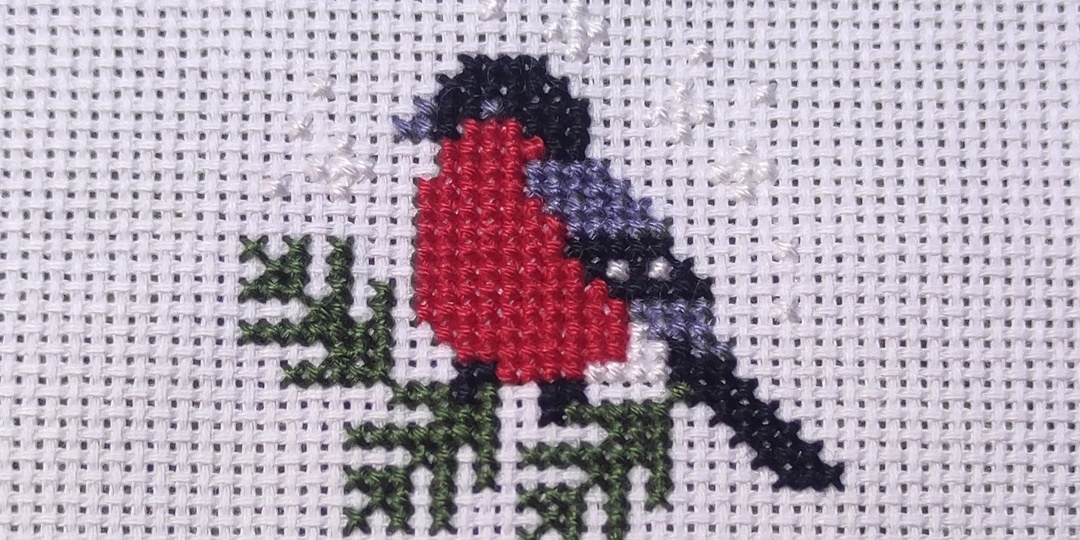 В игре от Совиного леса провал, зато добралась до снегирей в вышивке