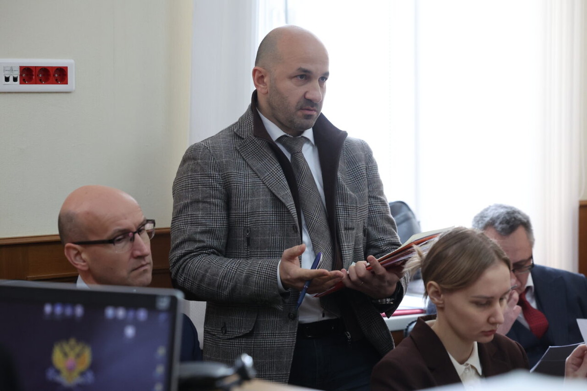 И вот на «консервной сцене» появился еще один «семейный» адвокат Саркис Геворкян — человек с очень интересным прошлым. Фото: Столица С
