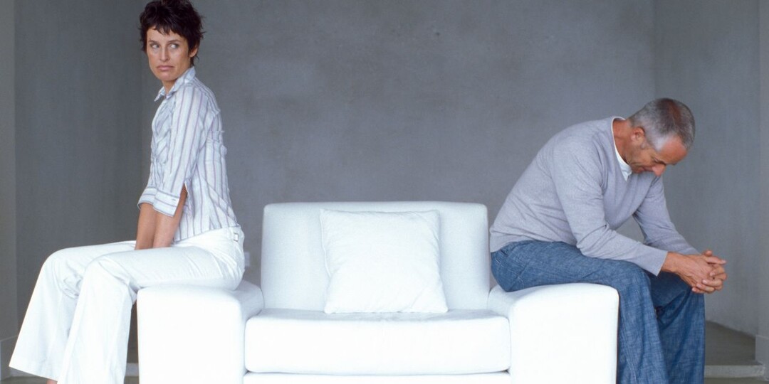 – Милый, там опять твоя жена названивает. Сбросить? – вместо мужа ответила его любовница. Часть 6