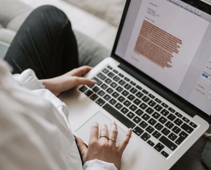 Каждая статья — это разбор реальной ситуации: почему реинвестируем купоны и дивиденды, как учим 7-летнюю дочь отличать «хочу» от «нужно».