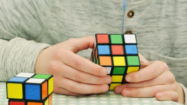    «Убери телефон!» Какие развивающие игрушки заменят игры на смартфоне? Фото: по лицензии CC0 Pxhere.com