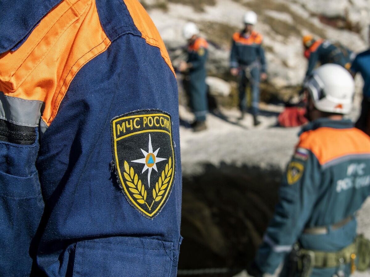    Сотрудник спасательной службы МЧС России | © РИА Новости / Дмитрий Макеев