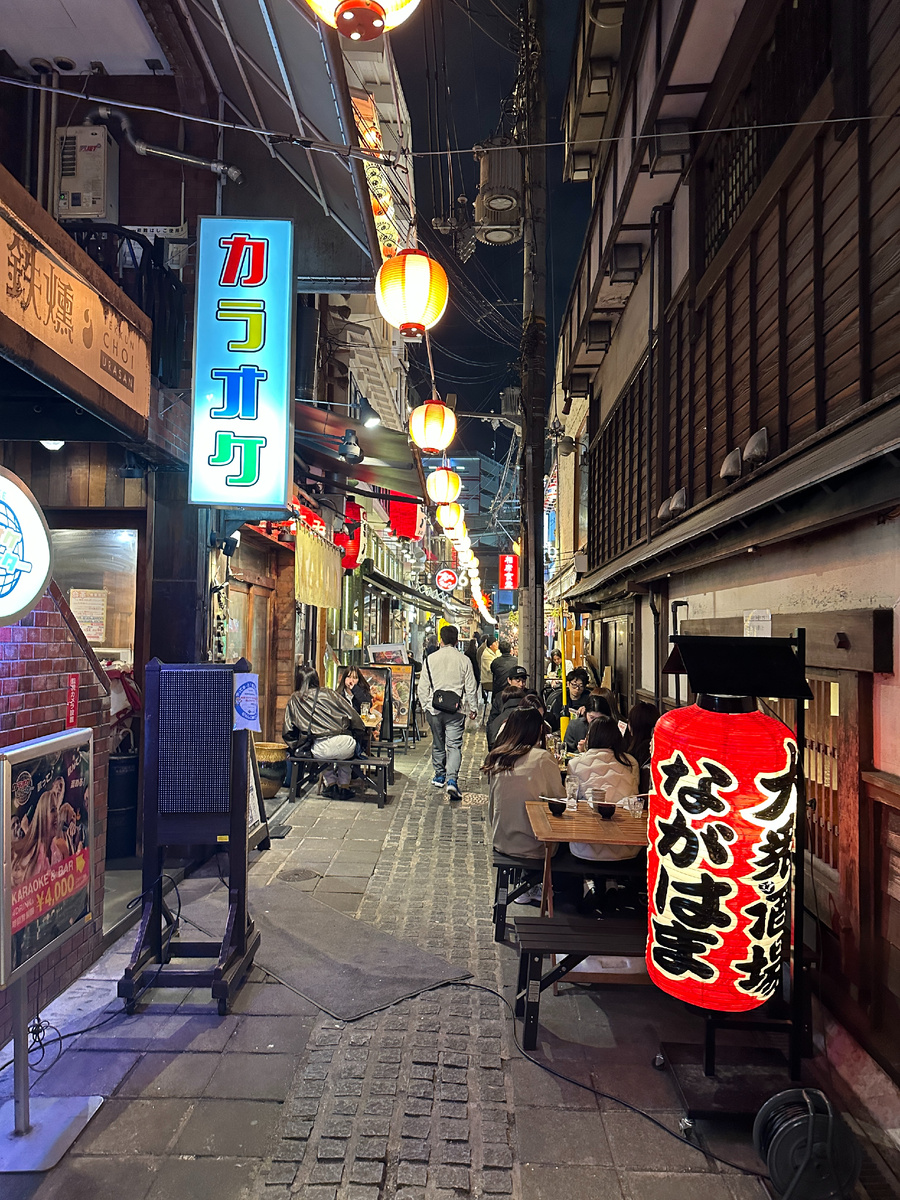 Вечером все заведения заполнены