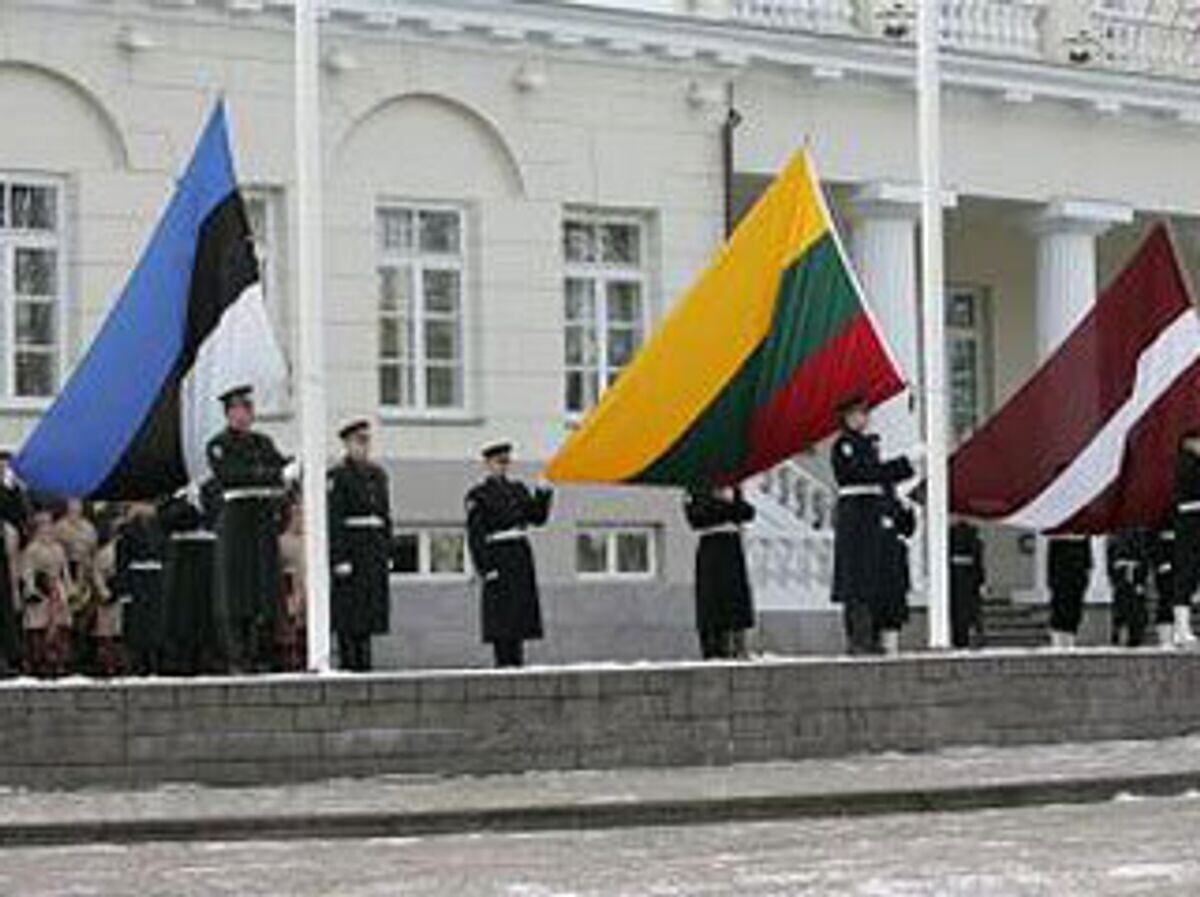    Флаги Эстонии, Литвы и Латвии