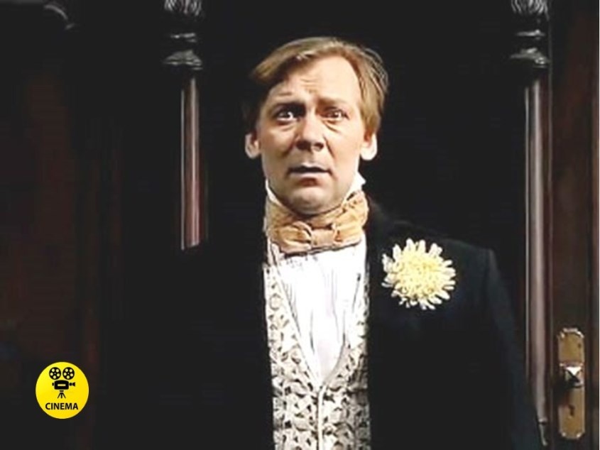 В спектакле "Женитьба".