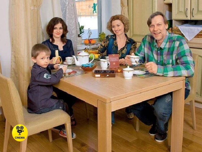 Слева сын Даниил и дочь Анастасия.