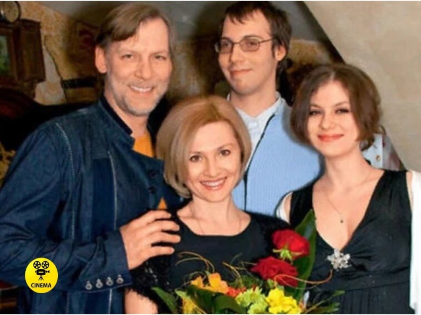 С женой Людмилой, старшим сыном Борисом и дочерью Анастасией.