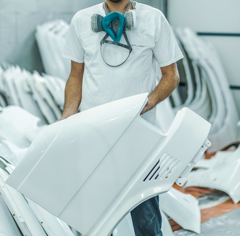 Средний вес крыла из стеклопластика составляет всего 2 кг при толщине 2 мм