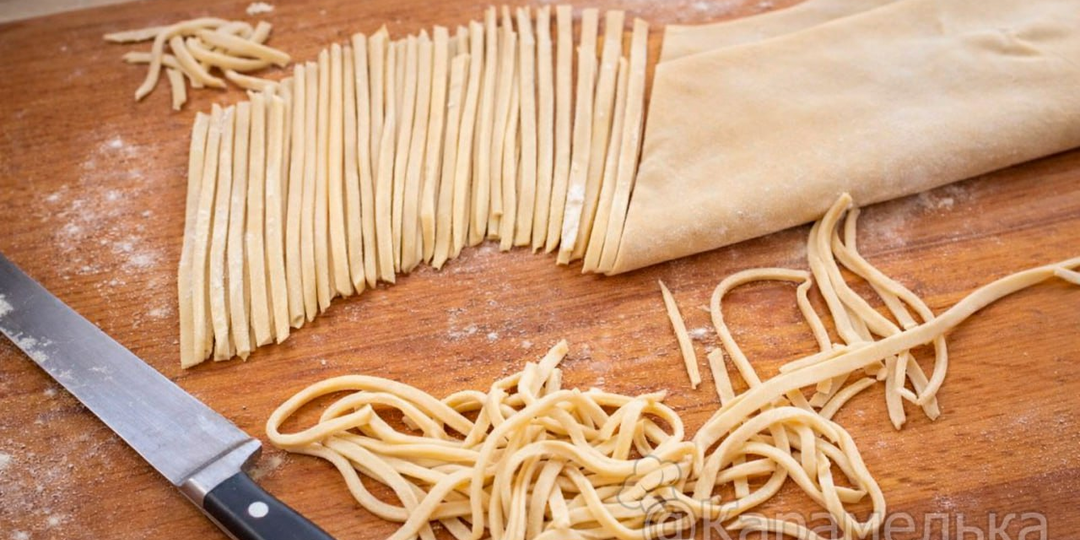 Лапша по-домашнему: проще не бывает, рецепт который остаётся в семье надолго