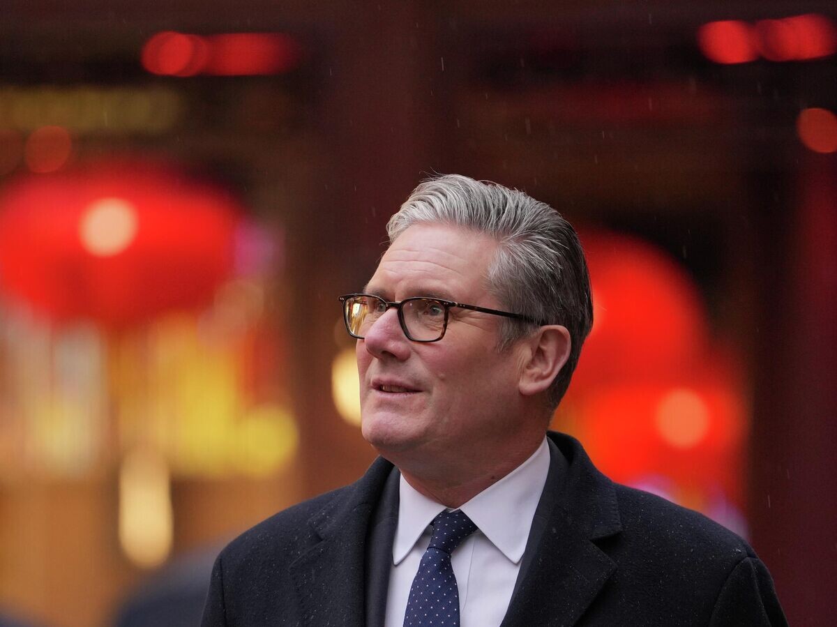    Премьер-министр Великобритании Кир Стармер во время визита в Китай | © AP Photo / Kin Cheung