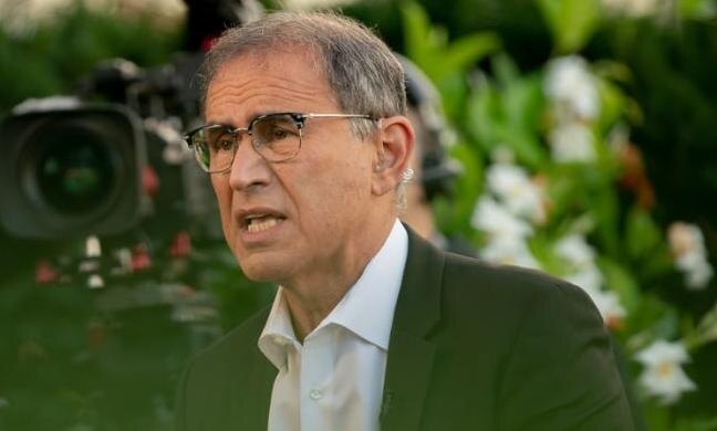 Предупреждение от Нуриэль Рубинина