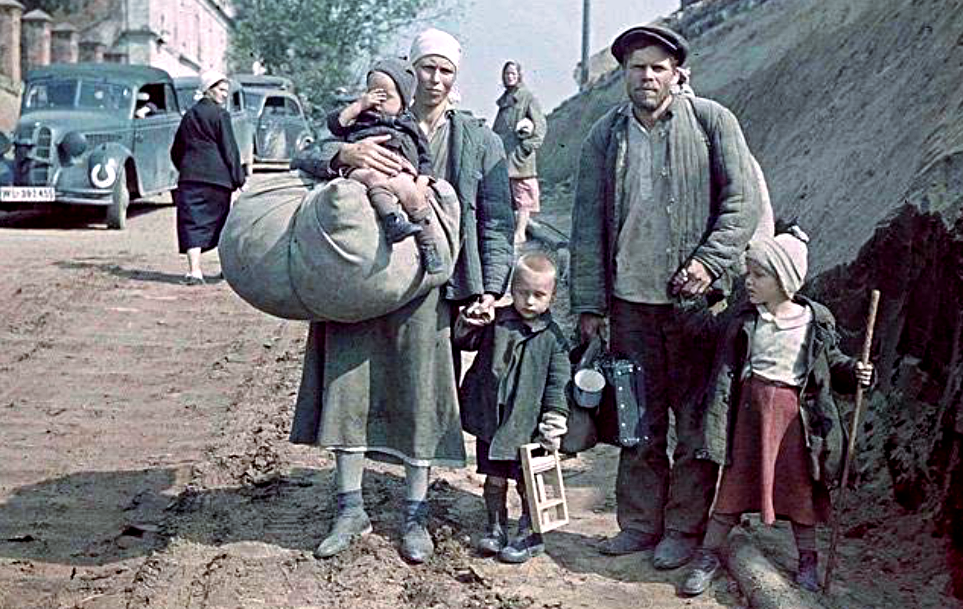 Беженцы в Смоленске. Август 1941 г.