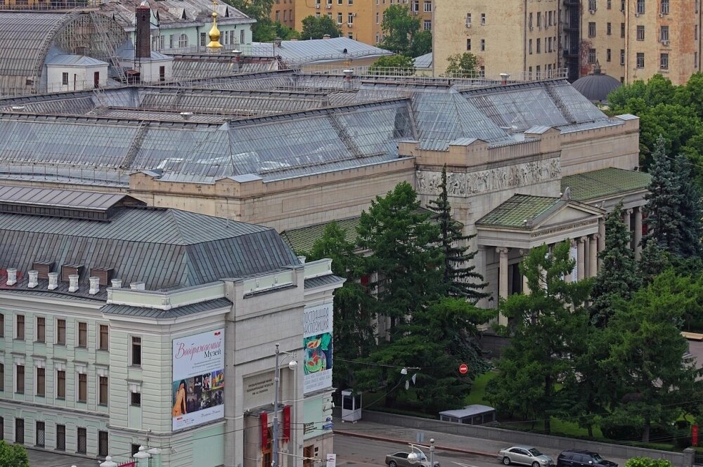    Голубые ели украшают фасад московского музея имени Пушкина. Фото: ru.wikipedia.org