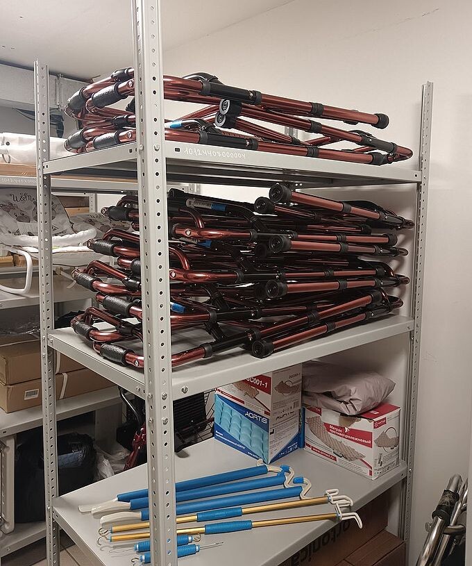 Пополнение на складе: ходунки и захваты