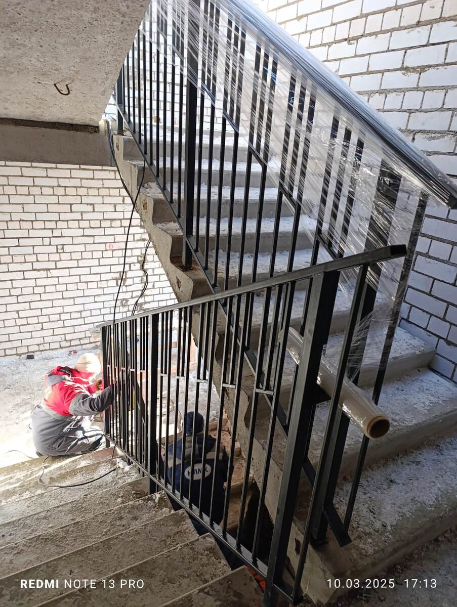 Монтаж перил в МКД, фото автора