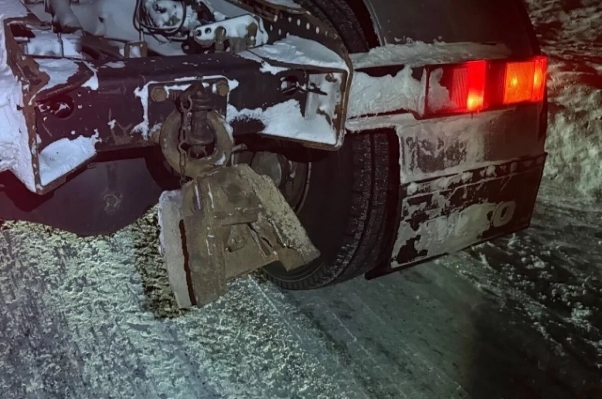    Борт с девушкой, тяжело пострадавшей в ДТП с детьми, приземлился в Москве