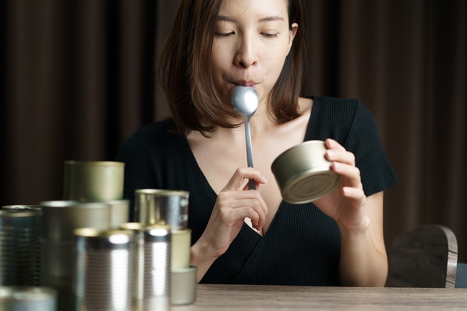    У тех же, кто налегает на продукты с консервантами вместо натуральных даров природы, онкориски оказываются выше. Фото: MBLifestyle/Shutterstock/Fotodom