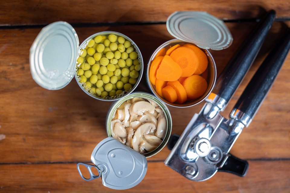    Пищевые консервирующие добавки за многие десятилетия неоднократно проверены на способность инициировать рак. Она не выявлена. Фото: Wollertz/Shutterstock/Fotodom