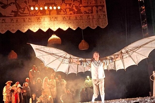    В то время, как взрослые поют дифирамбы Фоме, сын полковника Ростанева Илюша (артист Нариман Закиров) находит силы противостоять ему. Фото: АиФ/ Ольга Любимова