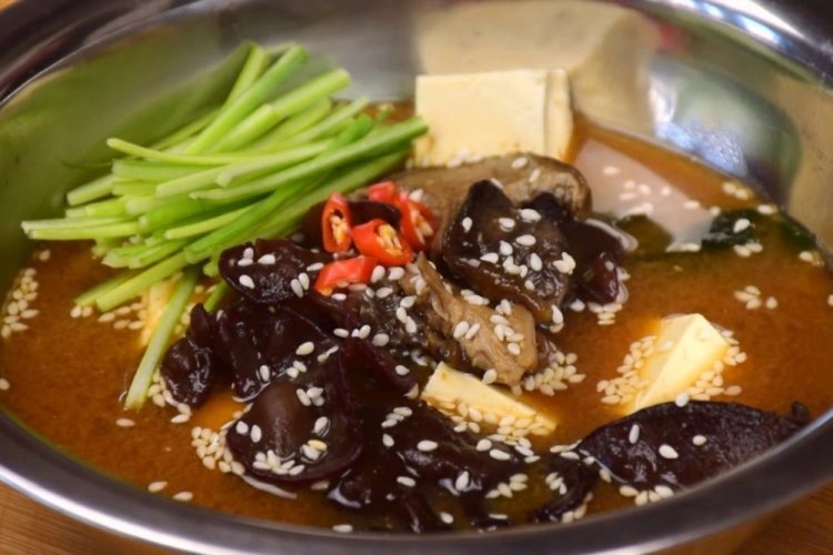 Японский грибной суп Мисо (Тонкацу)
