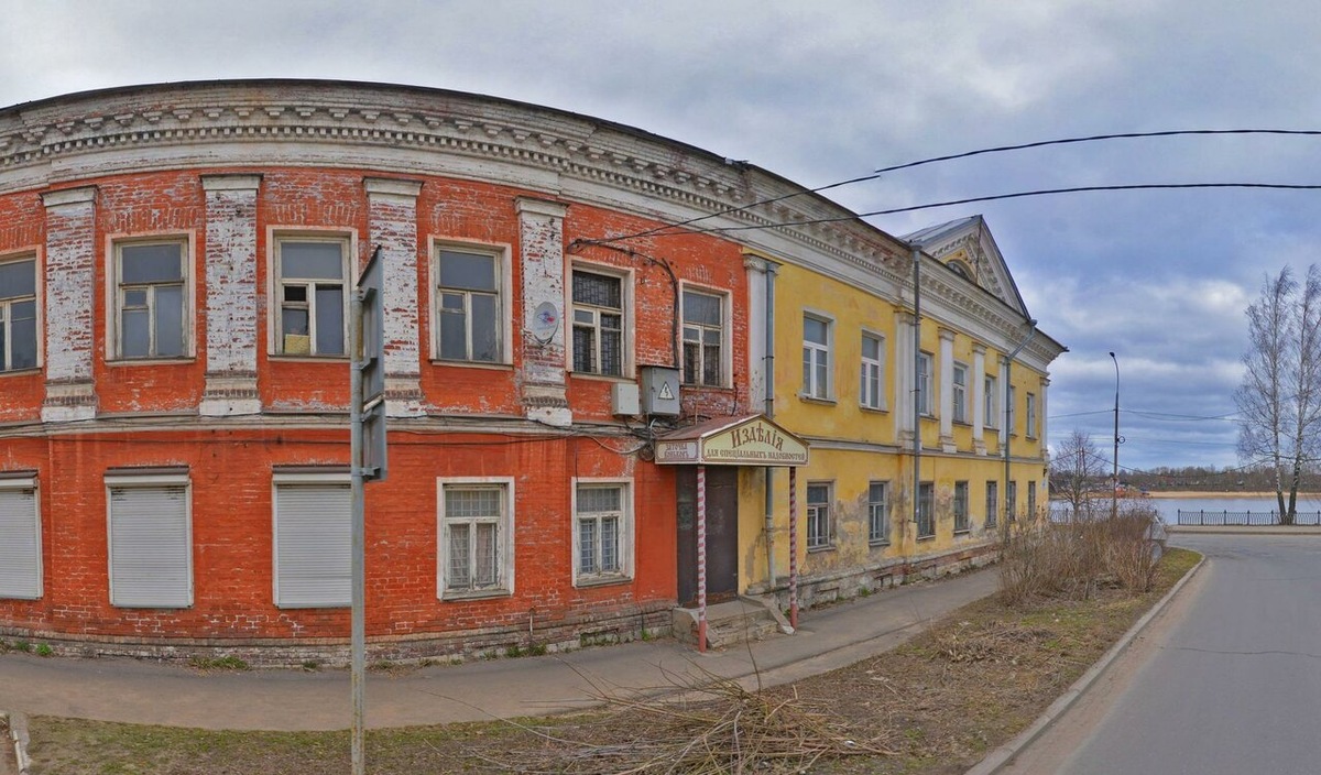 Этот музей довольно диковинный и посвящён уроженцам города, давших жизнь 2 крупным кинокомпаниям! Кстати, в этом здании музей не единственный. Фото взято с Яндекс. Карт.