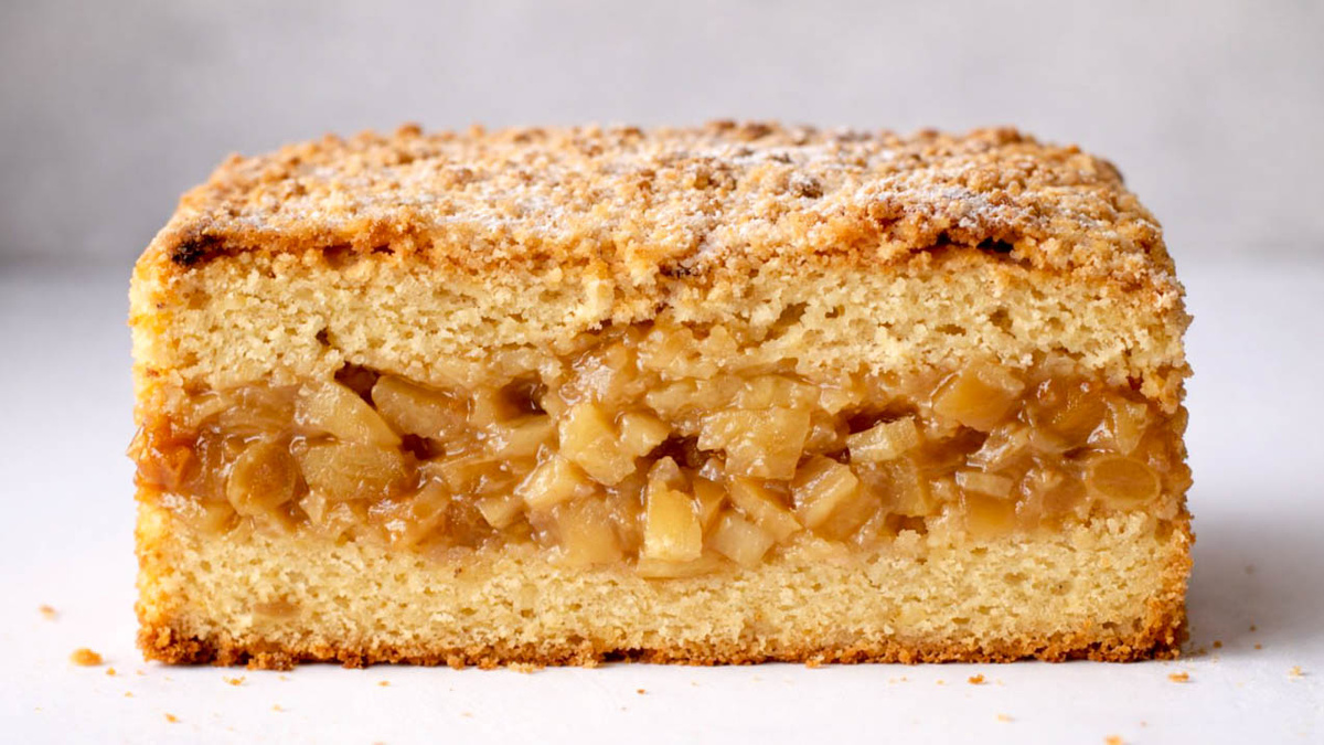 шарлтока с яблочной начинкой