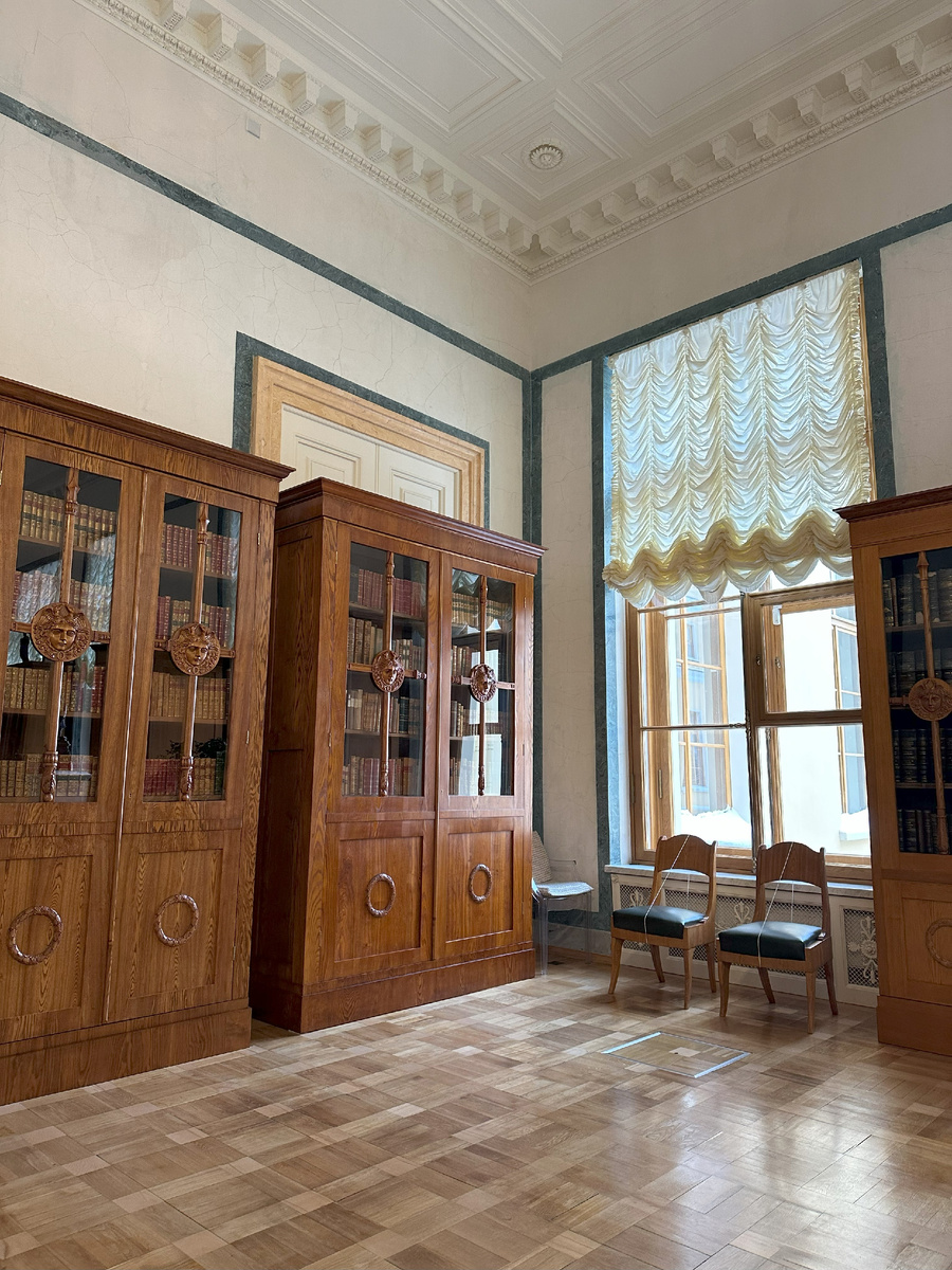 Библиотека /личный архив автора/