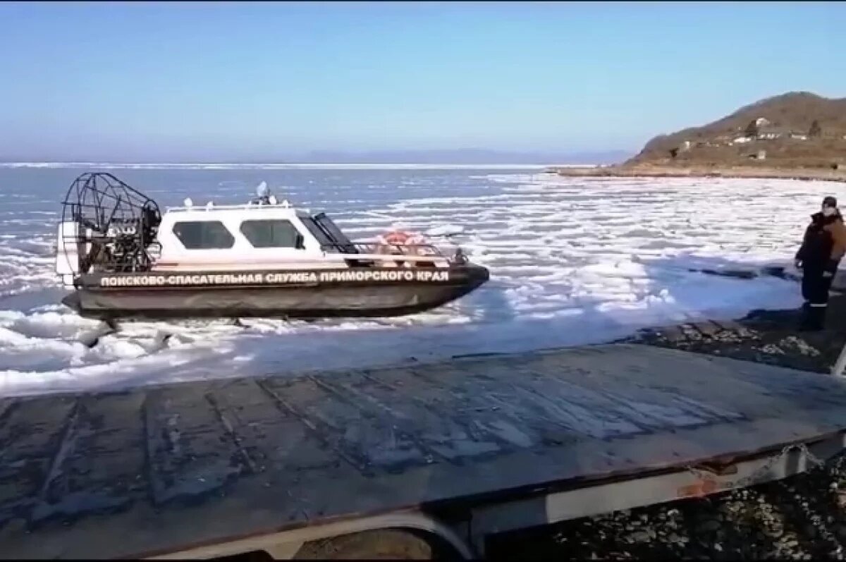    В снегопад остров Попова в Приморье остался без сообщения с материком