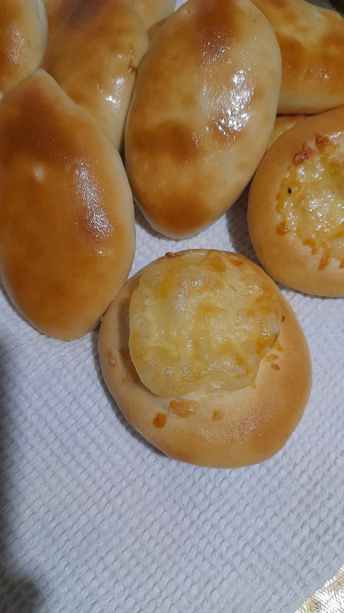 Пирожки и лепёшки с сыром