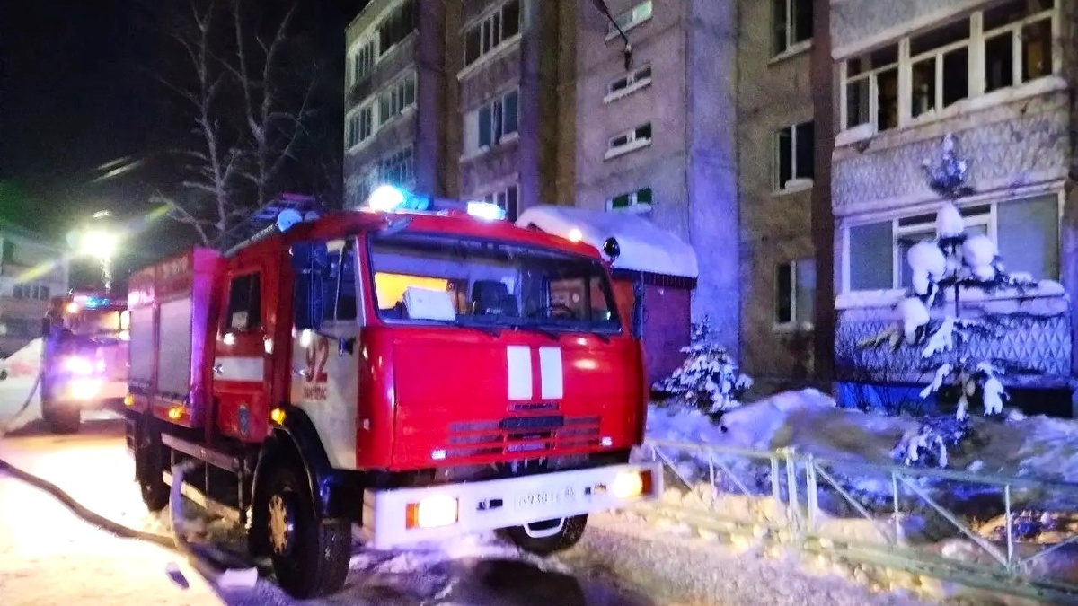    На пожаре в Лангепасе спасли 25 человек