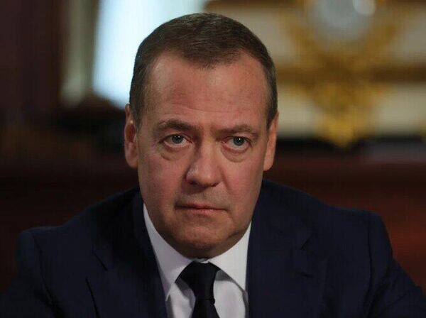 Возможности США как мирового гегемона истощились — Медведев