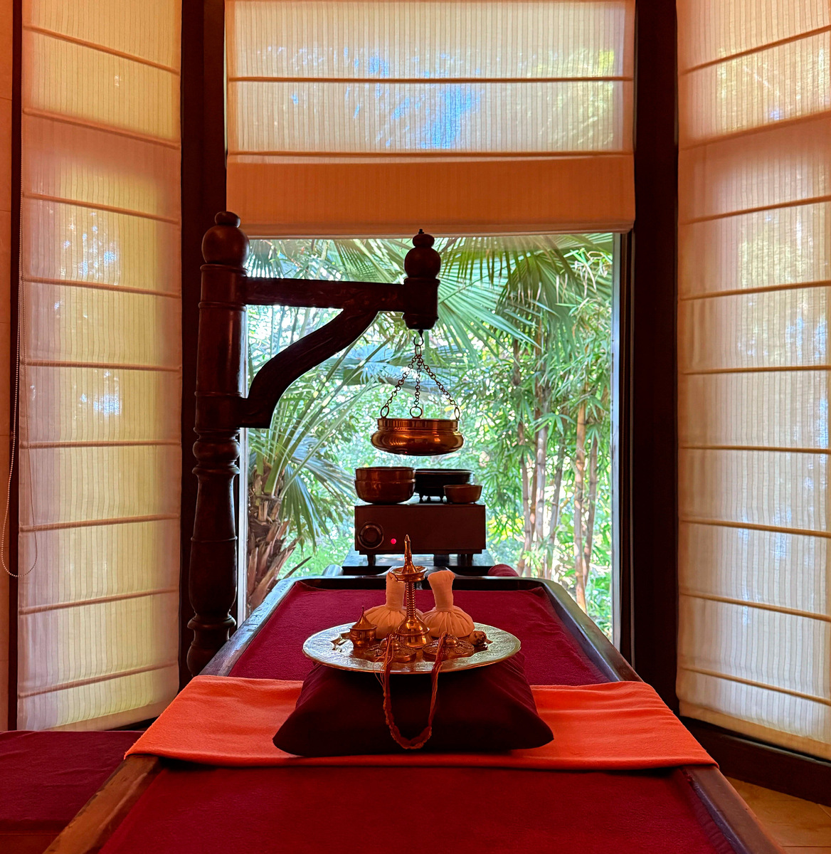 Абхьянга — простая по форме, но мощная по эффекту практика, направленная на глубокое очищение организма, выведение токсинов и восстановление баланса