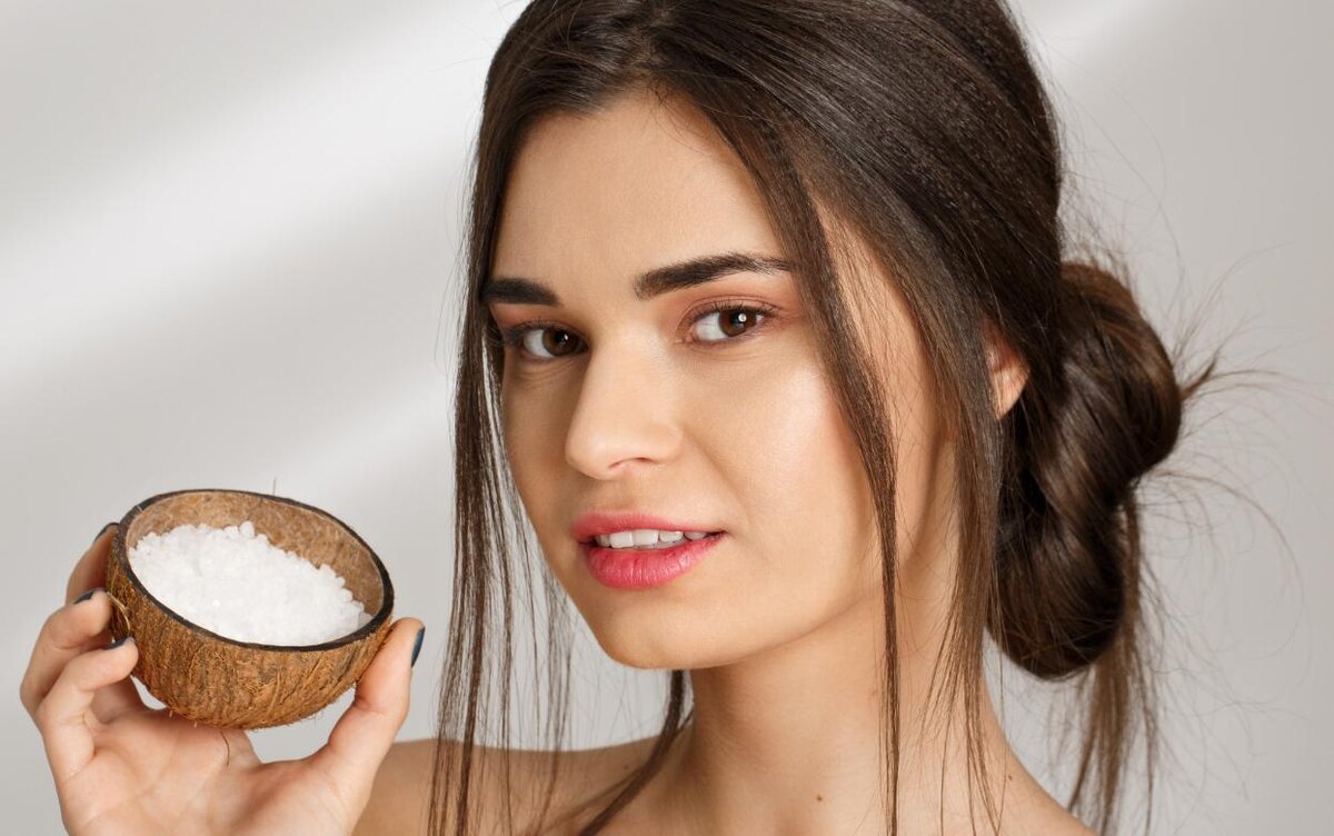    Намазать и не пожалеть: кокосовое масло для кожи и волос - как применять и опасные ошибки