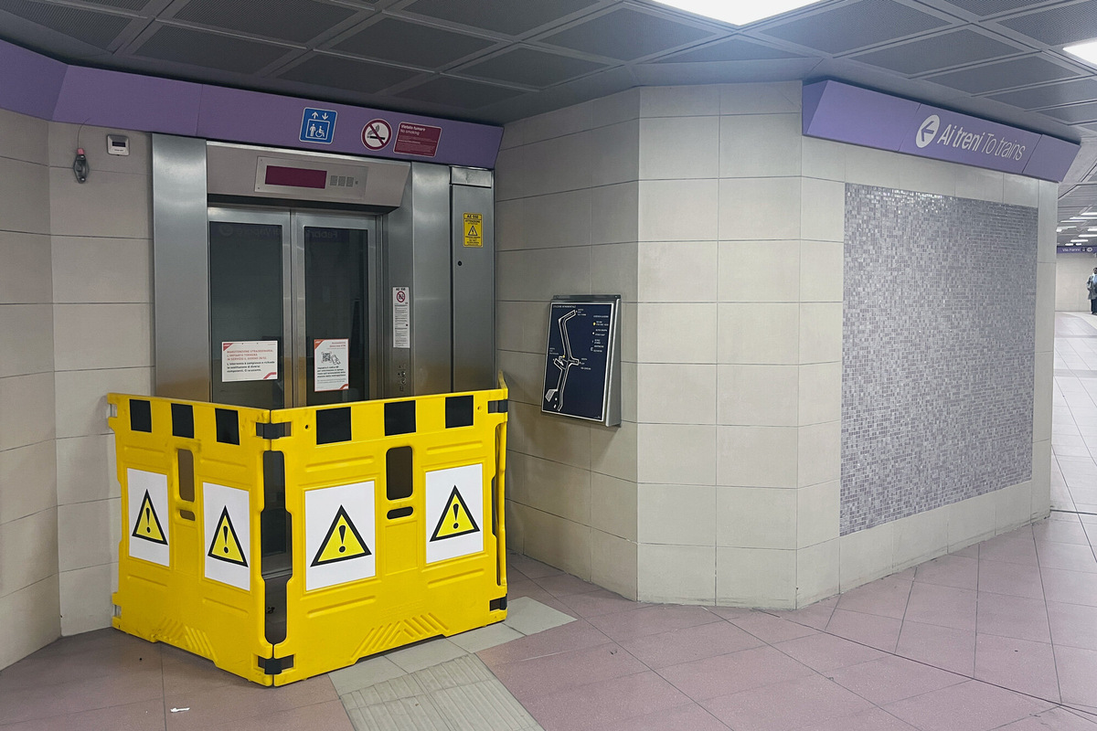 Ничего необычного, просто лифты в метро отправили на ремонт перед Олимпиадой. Фото: Полина Делия