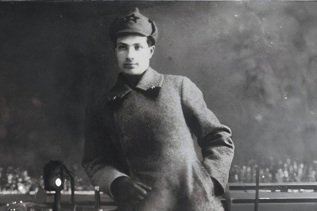 Рогожин Илья Васильевич, выпускник Академии связи РККА, Лениград, 1932 год