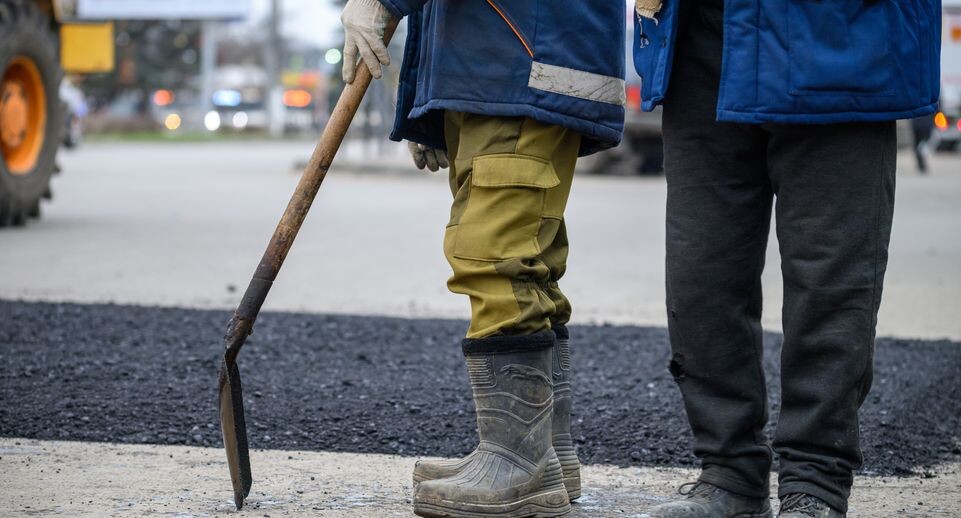    Рабочие Мособлводоканала укладывают асфальт в Орехово-Зуево после ремонта водопровода / Медиасток.рф