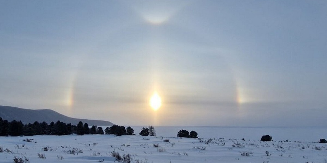Байкал освещало гало
