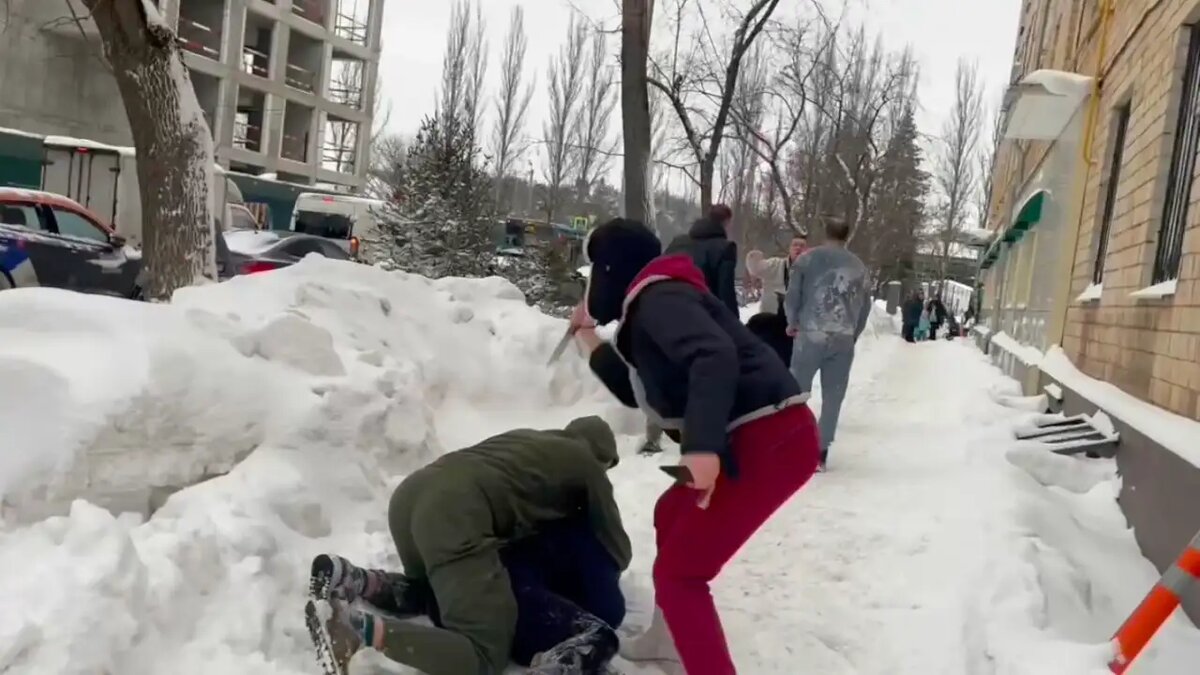    Анна Артамонова защищает сына. © Кадр из видео