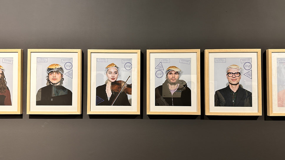 Экспозиция отчетной выставки арт-группы ППСС в HSE Art Gallery.📷Фото: Анна Черникова / Коммерсантъ