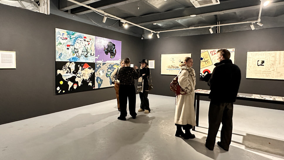 Экспозиция отчетной выставки арт-группы ППСС в HSE Art Gallery.📷Фото: Анна Черникова / Коммерсантъ